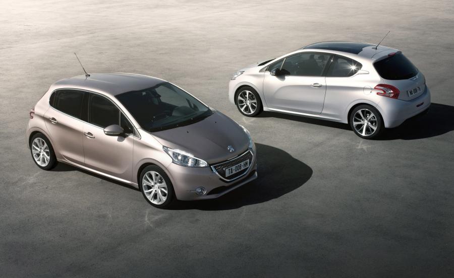  Peugeot 208 3-Door 2012 года  (фото 3 из 31)